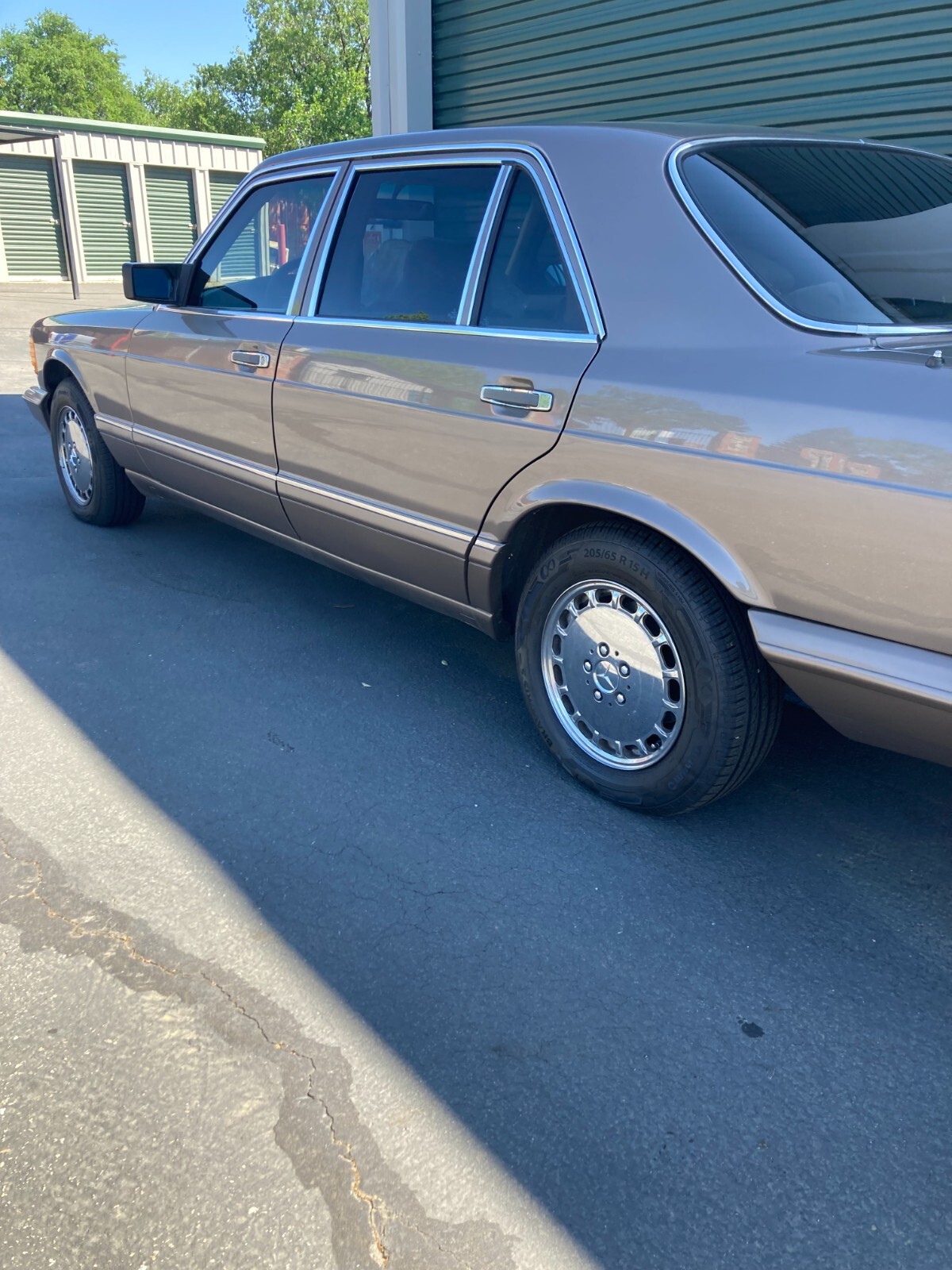 Mercedes-Benz-400-Series-1989-Sedan-8