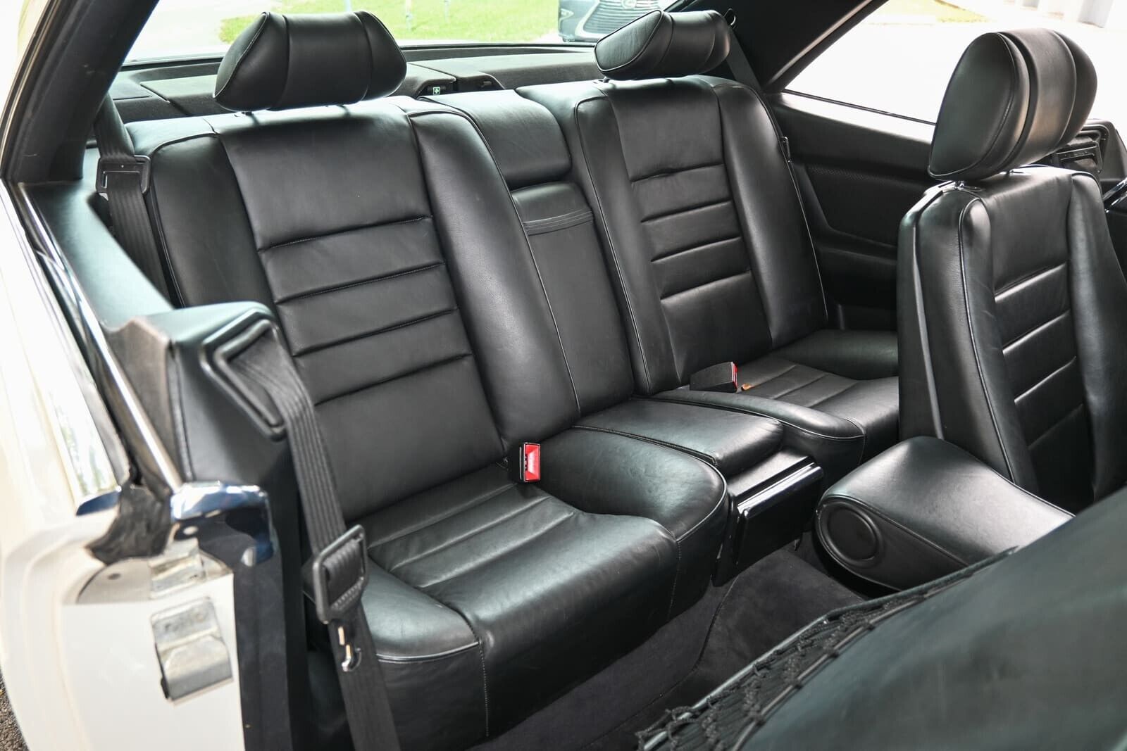 Mercedes-Benz-500-Series-1985-Coupe-20