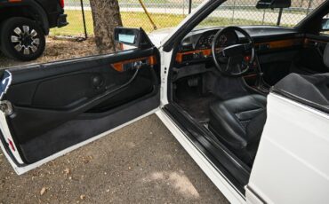 Mercedes-Benz-500-Series-1985-Coupe-24