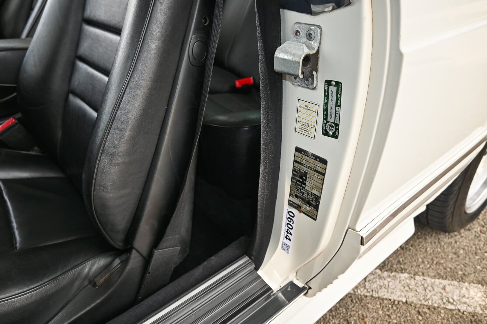 Mercedes-Benz-500-Series-1985-Coupe-27