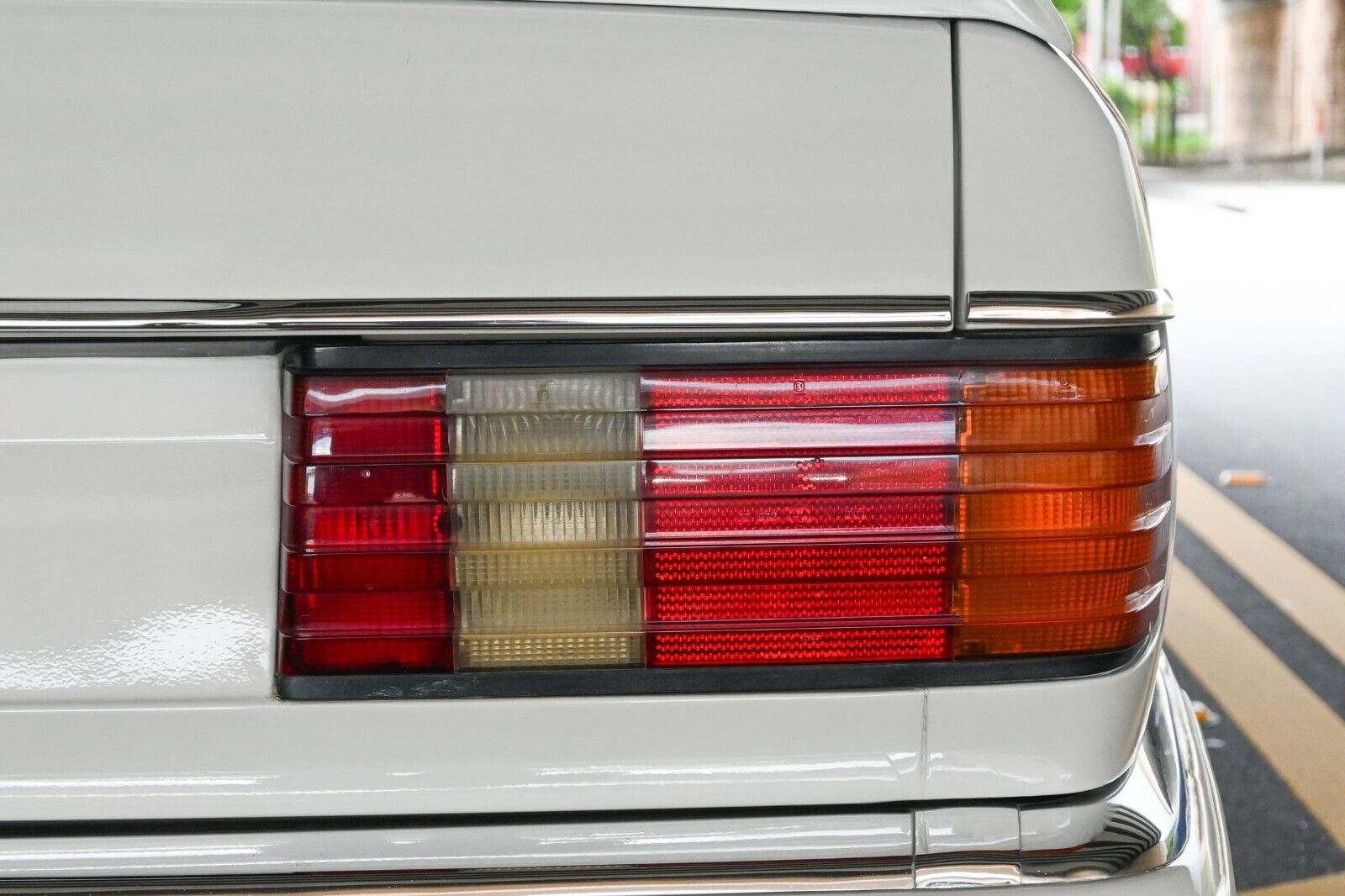 Mercedes-Benz-500-Series-1985-Coupe-34