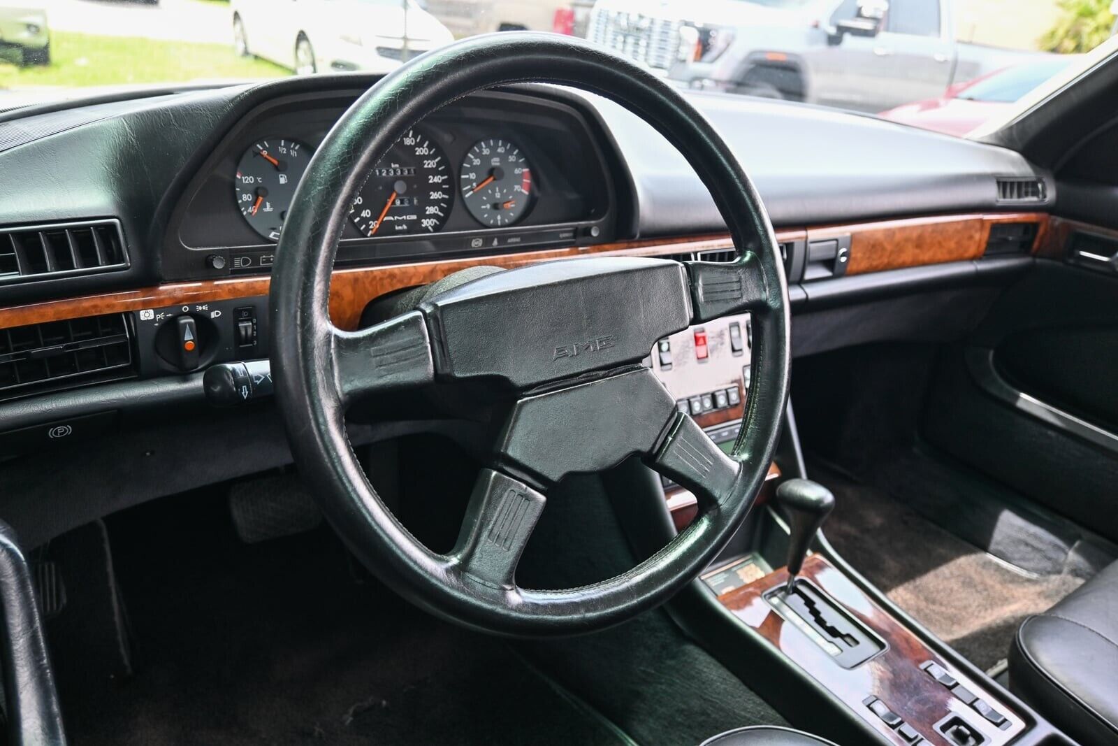 Mercedes-Benz-500-Series-1985-Coupe-5