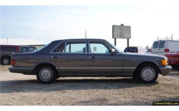 Mercedes-Benz-500-Series-1986-Sedan-11