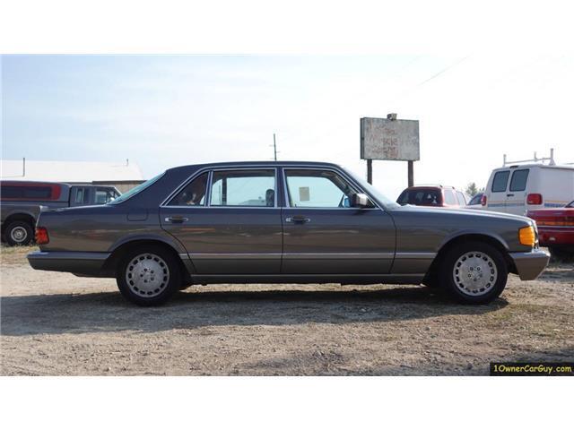 Mercedes-Benz-500-Series-1986-Sedan-11