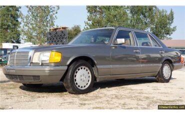 Mercedes-Benz-500-Series-1986-Sedan-17