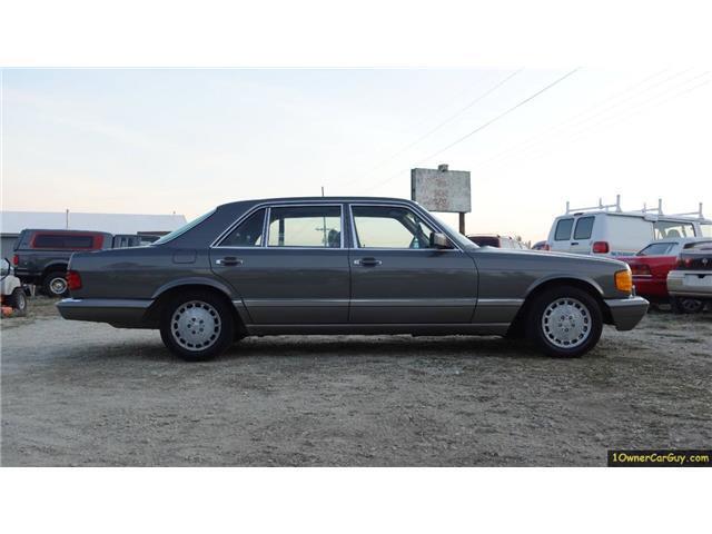 Mercedes-Benz-500-Series-1986-Sedan-24