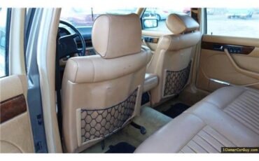 Mercedes-Benz-500-Series-1986-Sedan-32