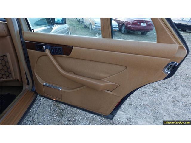 Mercedes-Benz-500-Series-1986-Sedan-36