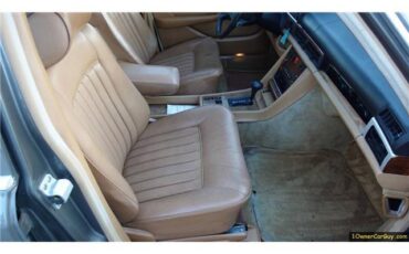Mercedes-Benz-500-Series-1986-Sedan-38