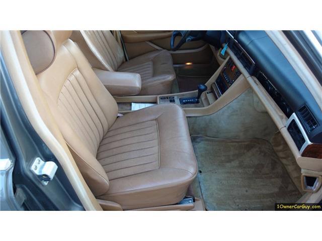 Mercedes-Benz-500-Series-1986-Sedan-38