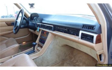 Mercedes-Benz-500-Series-1986-Sedan-39