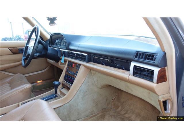 Mercedes-Benz-500-Series-1986-Sedan-39