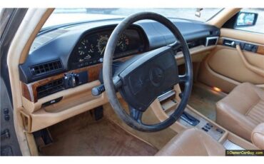 Mercedes-Benz-500-Series-1986-Sedan-6