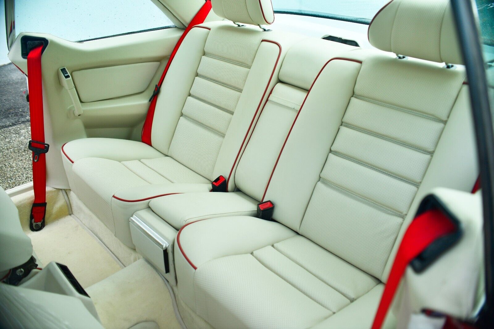 Mercedes-Benz-500-Series-1987-Coupe-23