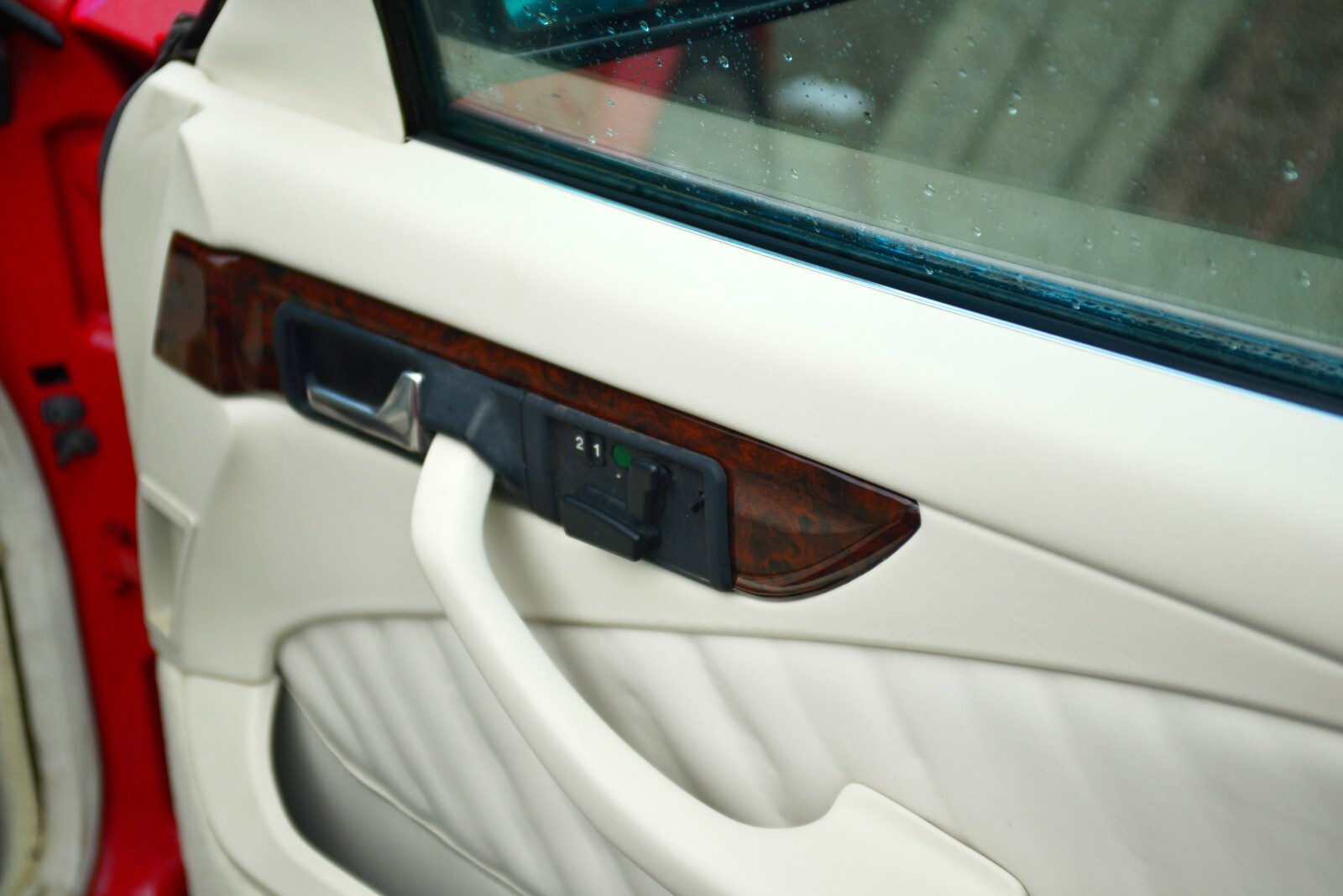 Mercedes-Benz-500-Series-1987-Coupe-28