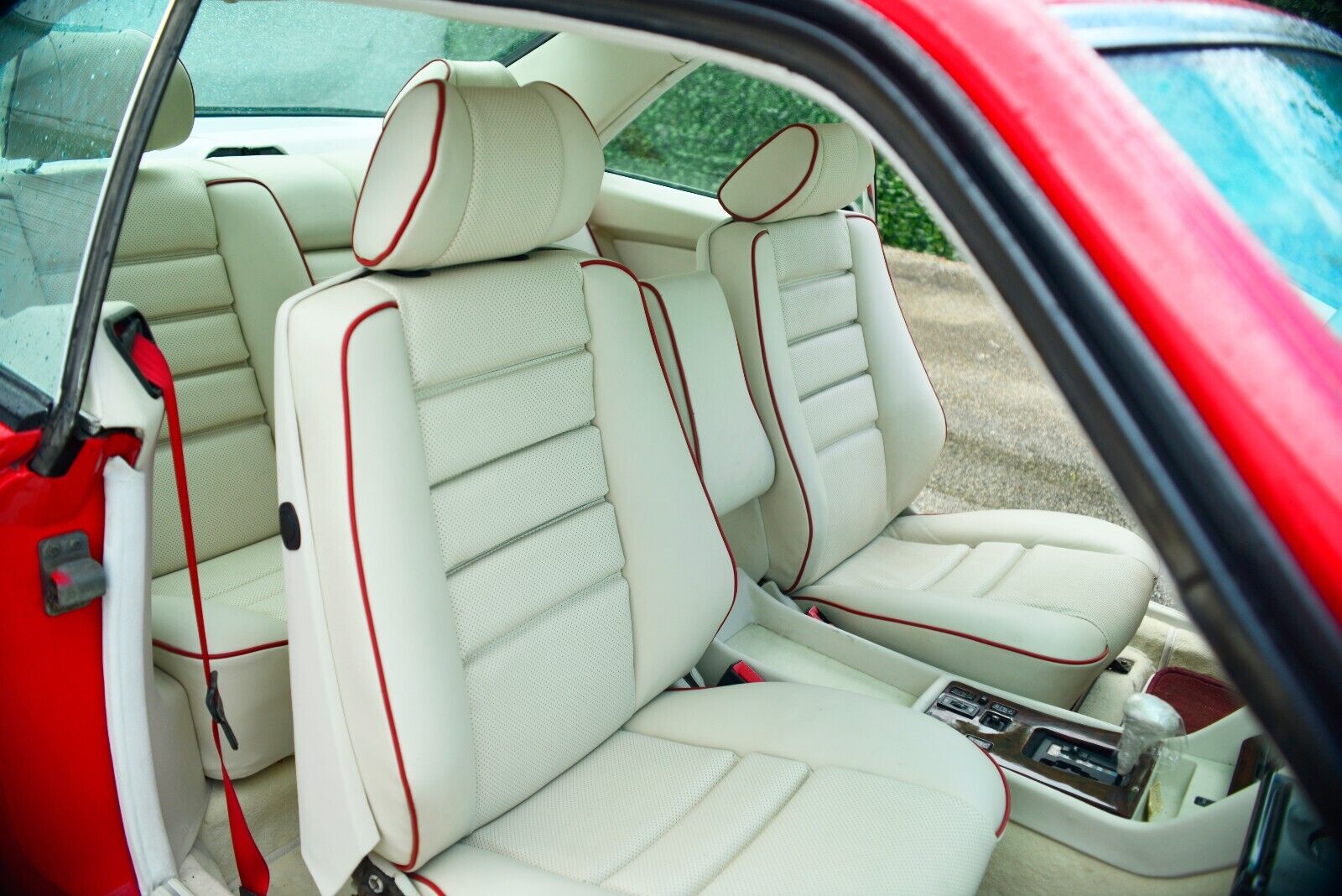 Mercedes-Benz-500-Series-1987-Coupe-34