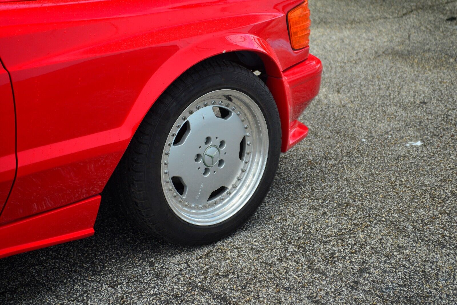Mercedes-Benz-500-Series-1987-Coupe-35