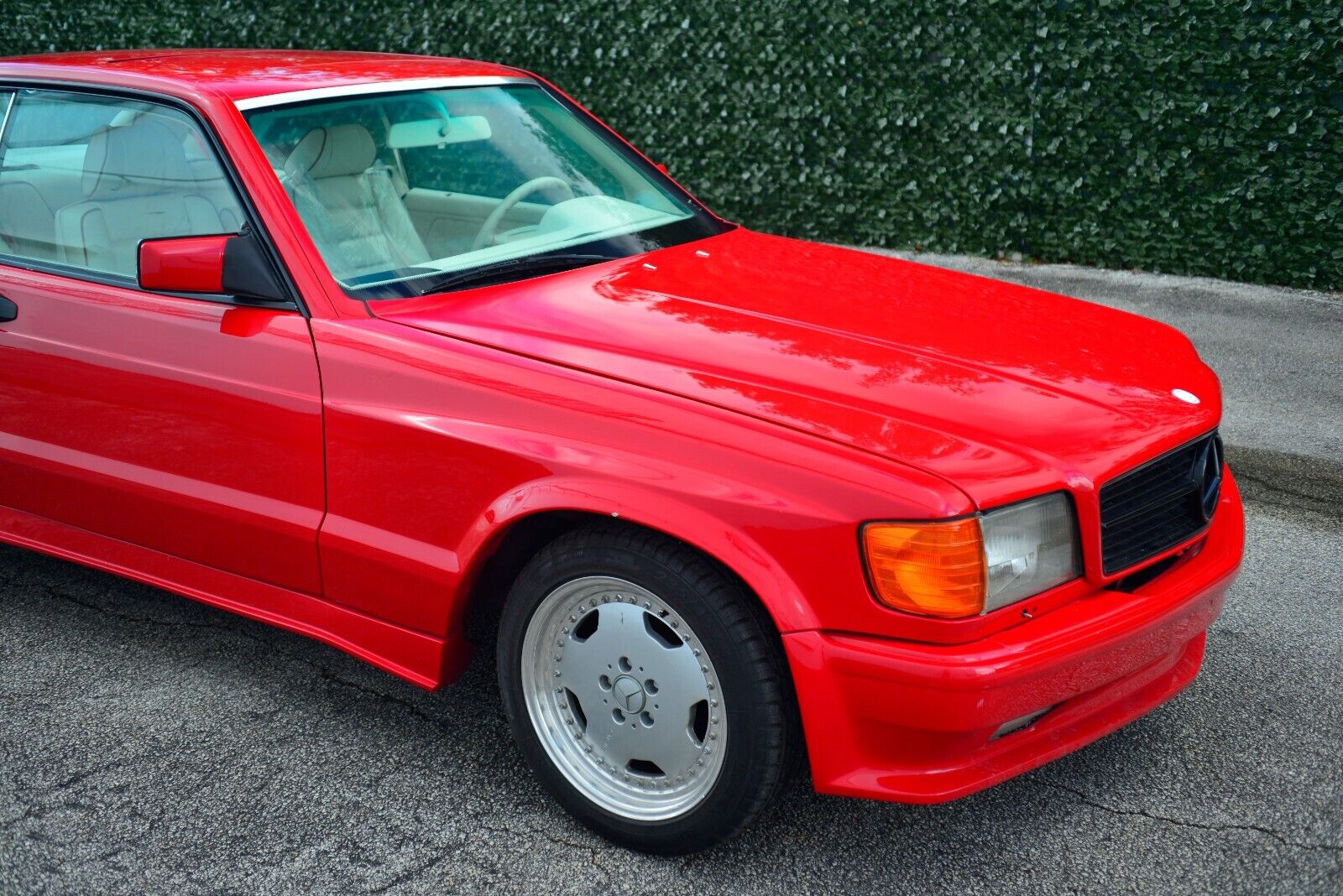 Mercedes-Benz-500-Series-1987-Coupe-36