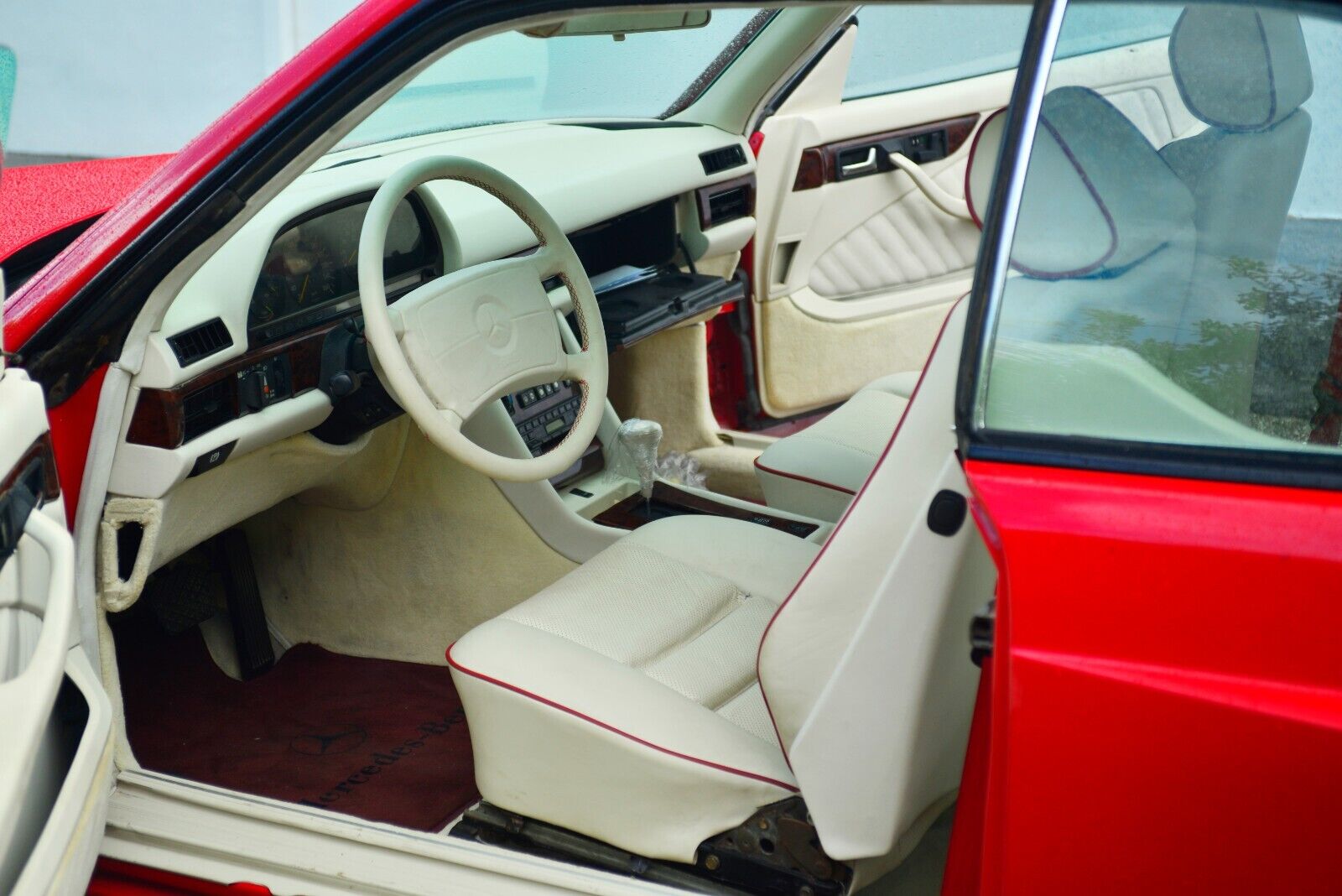 Mercedes-Benz-500-Series-1987-Coupe-37