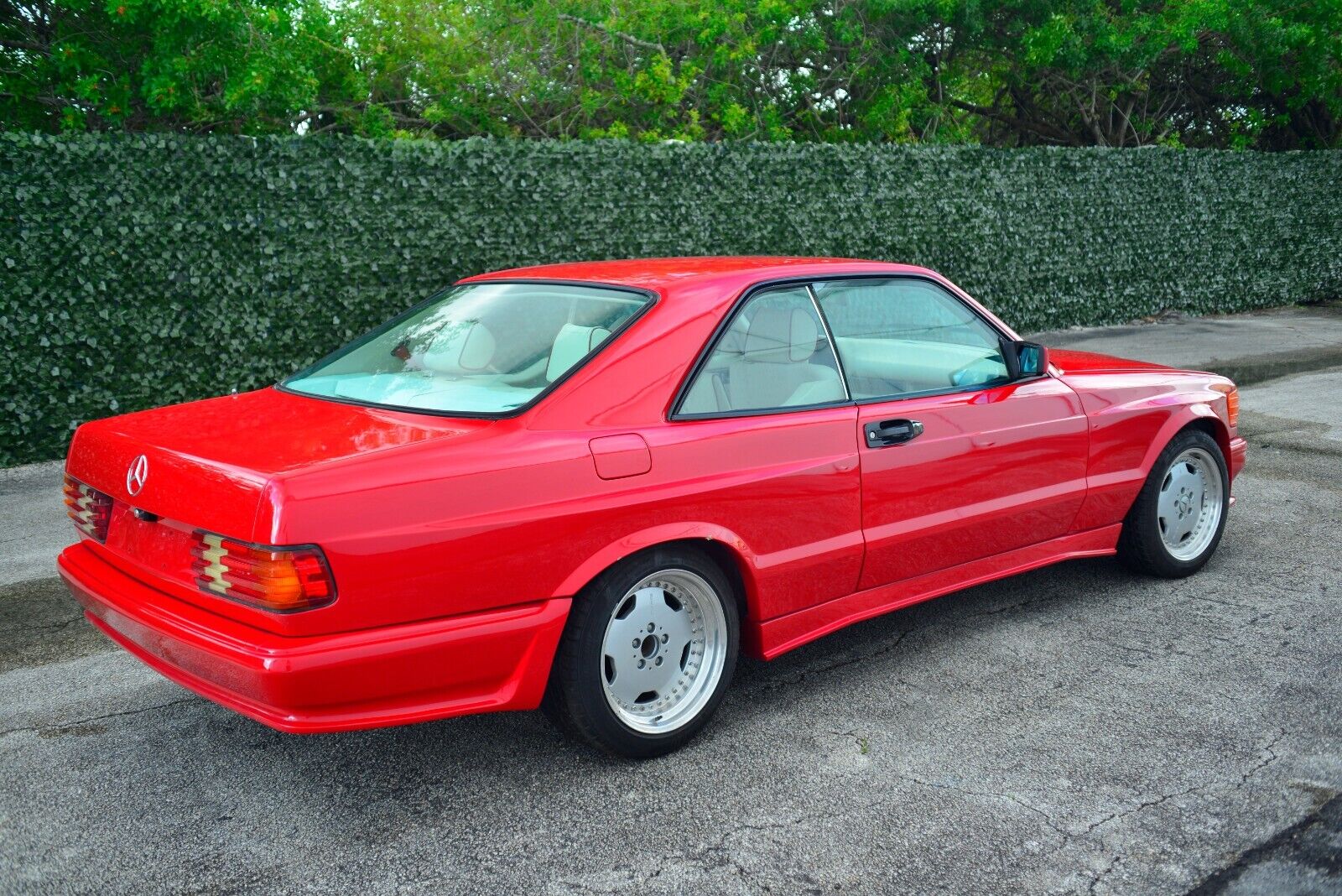 Mercedes-Benz-500-Series-1987-Coupe-6