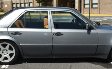Mercedes-Benz-500-Series-1992-Sedan-10