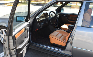 Mercedes-Benz-500-Series-1992-Sedan-15