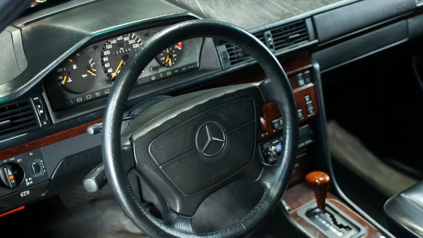 Mercedes-Benz-500-Series-1993-Sedan-12