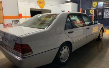 Mercedes-Benz-500-Series-1994-Sedan-2