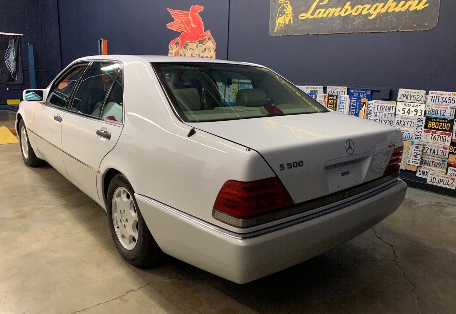 Mercedes-Benz-500-Series-1994-Sedan-3