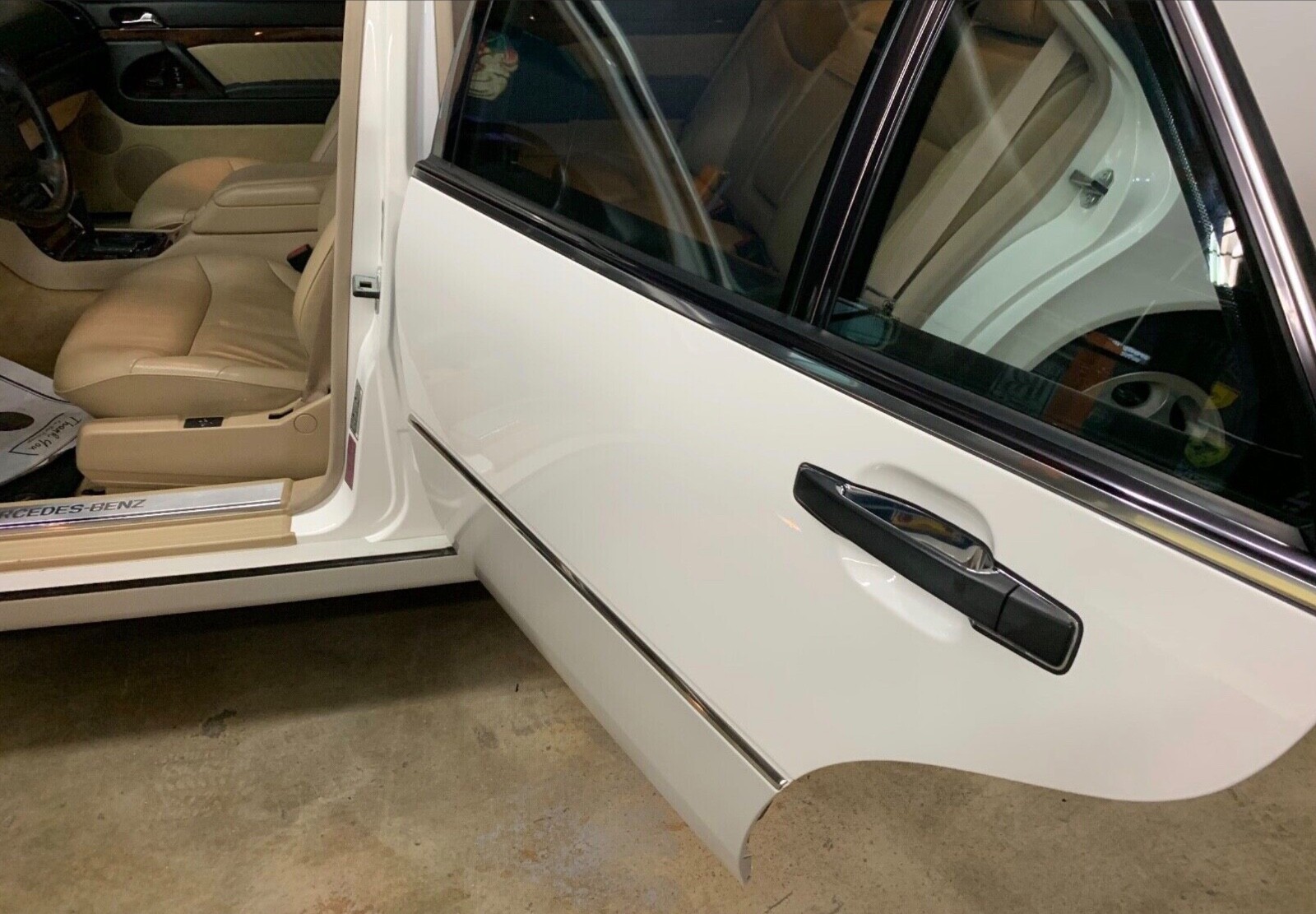 Mercedes-Benz-500-Series-1994-Sedan-5