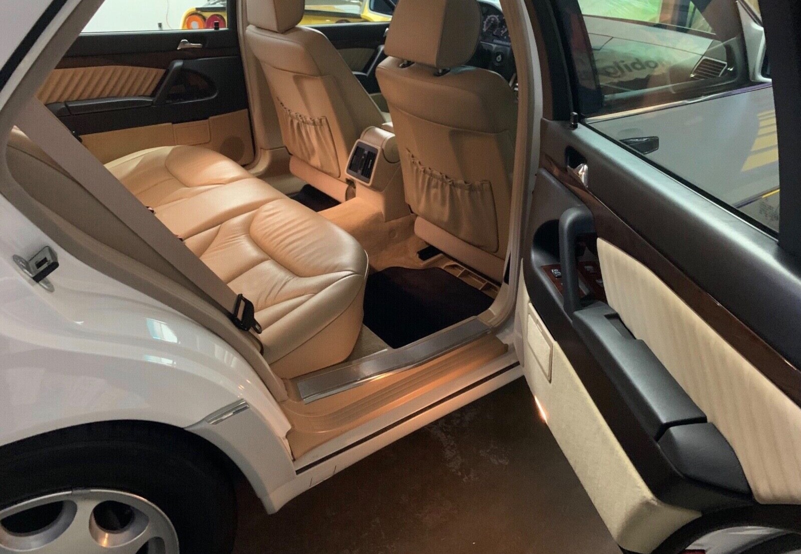 Mercedes-Benz-500-Series-1994-Sedan-8