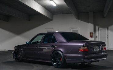 Mercedes-Benz-500E-1992-4D-11