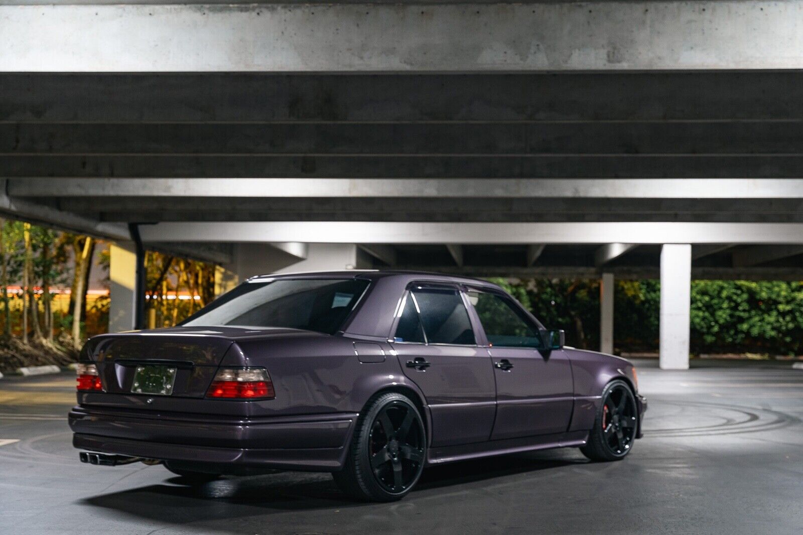 Mercedes-Benz-500E-1992-4D-12
