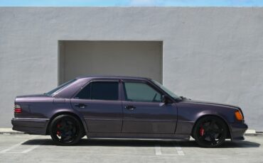 Mercedes-Benz-500E-1992-4D-3