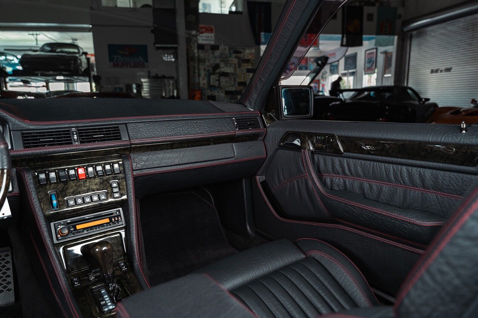 Mercedes-Benz-500E-1992-4D-33