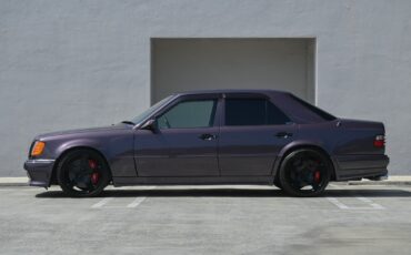 Mercedes-Benz-500E-1992-4D-6