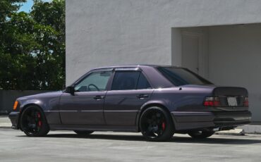 Mercedes-Benz-500E-1992-4D-7