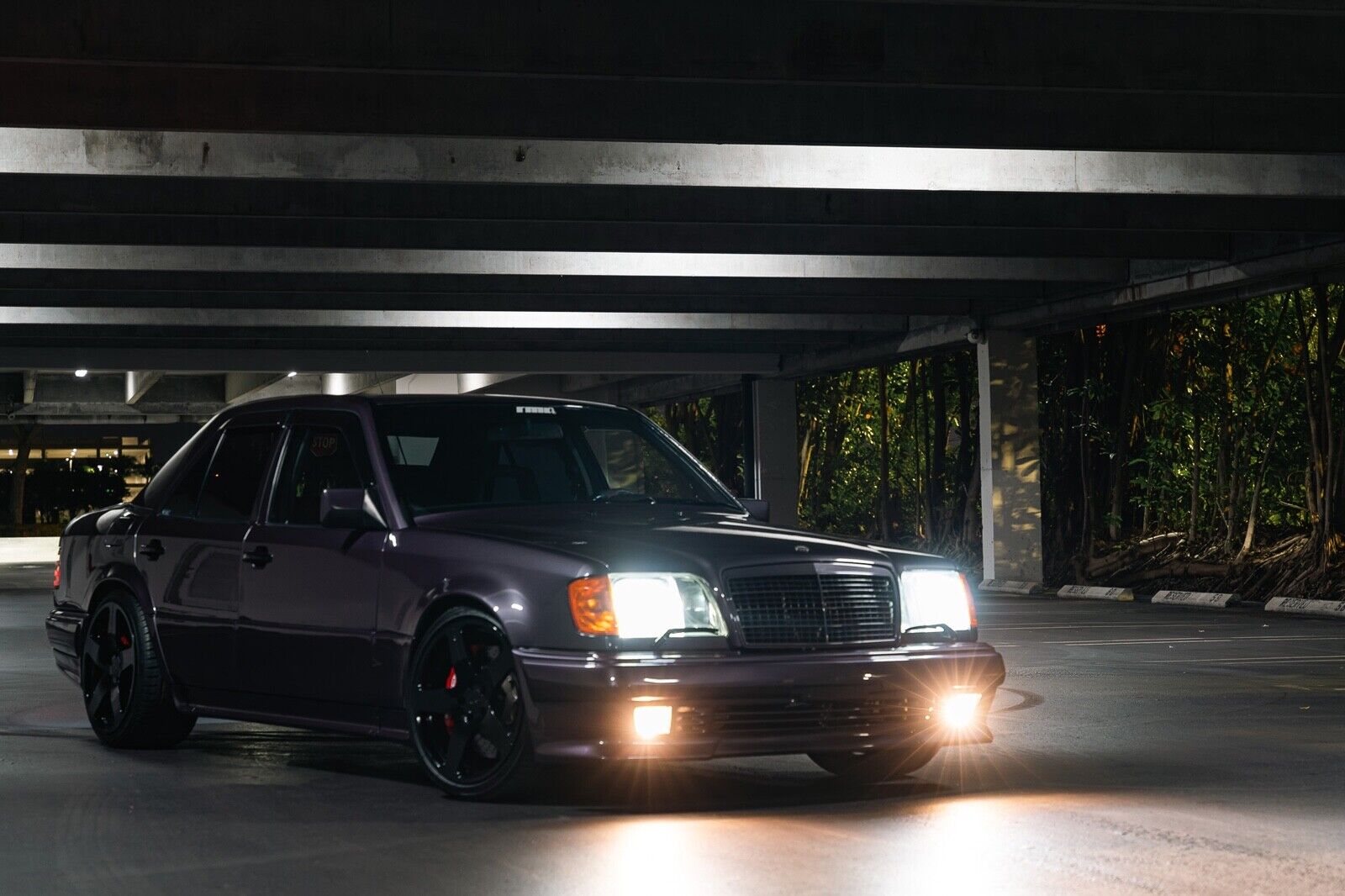Mercedes-Benz-500E-1992-4D-9