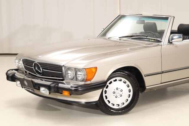 Mercedes-Benz-560-Series-Convertible-1987-Convertible-12
