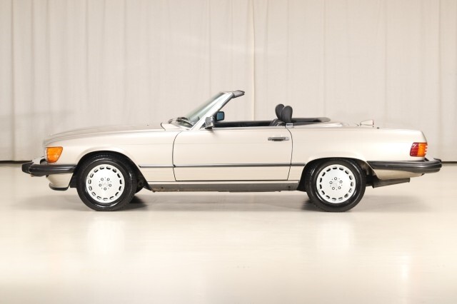 Mercedes-Benz-560-Series-Convertible-1987-Convertible-2