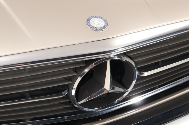 Mercedes-Benz-560-Series-Convertible-1987-Convertible-21