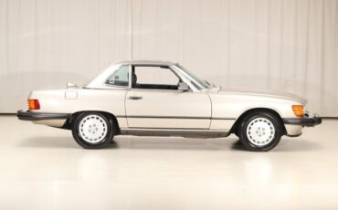 Mercedes-Benz-560-Series-Convertible-1987-Convertible-26