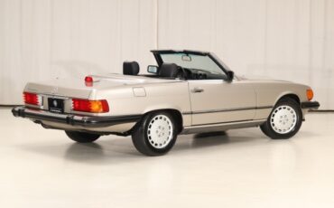 Mercedes-Benz-560-Series-Convertible-1987-Convertible-27