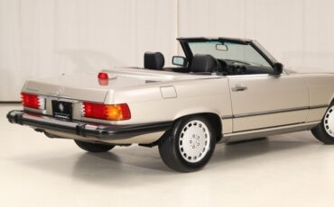 Mercedes-Benz-560-Series-Convertible-1987-Convertible-28