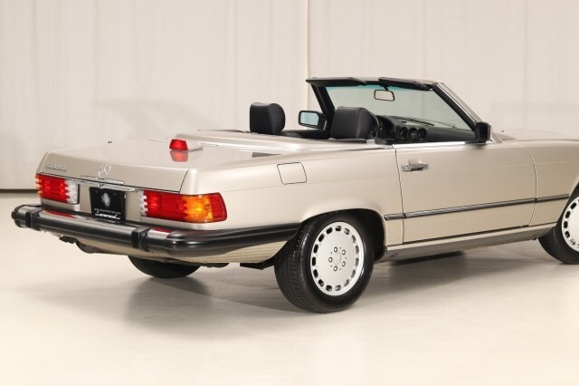 Mercedes-Benz-560-Series-Convertible-1987-Convertible-28