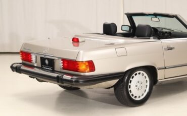 Mercedes-Benz-560-Series-Convertible-1987-Convertible-29