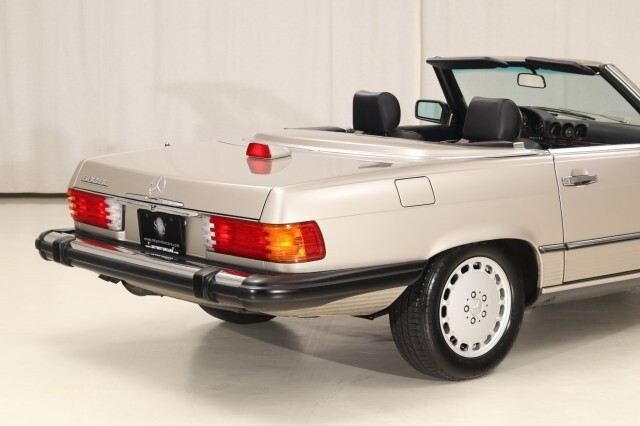 Mercedes-Benz-560-Series-Convertible-1987-Convertible-29