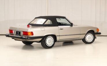 Mercedes-Benz-560-Series-Convertible-1987-Convertible-30