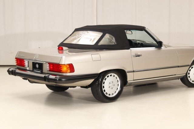 Mercedes-Benz-560-Series-Convertible-1987-Convertible-31