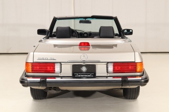 Mercedes-Benz-560-Series-Convertible-1987-Convertible-33